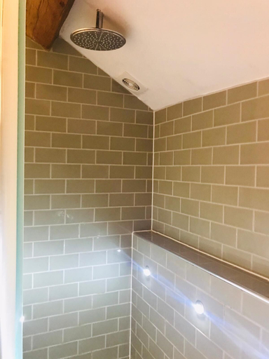 Bathroom 4, The Three Pigeons Inn, Oxfordshire