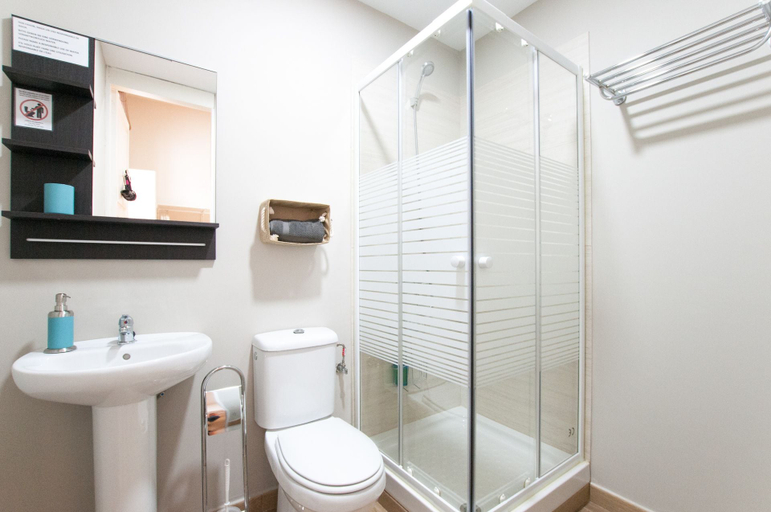 Bathroom 5, Triana Bella Suites, Las Palmas