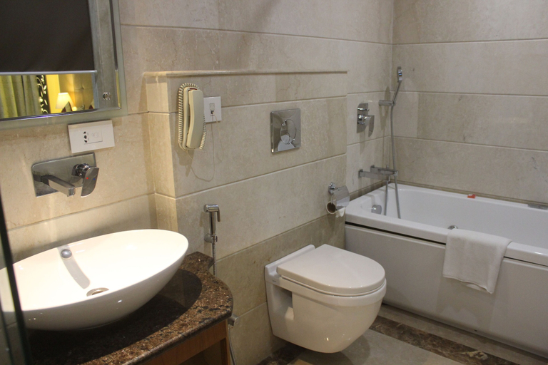 Bathroom 5, Ramada by Wyndham Varanasi Katesar, Chandauli
