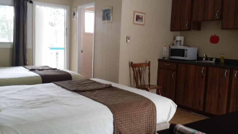 Bedroom 3, Apple Tree Inn, East Kootenay