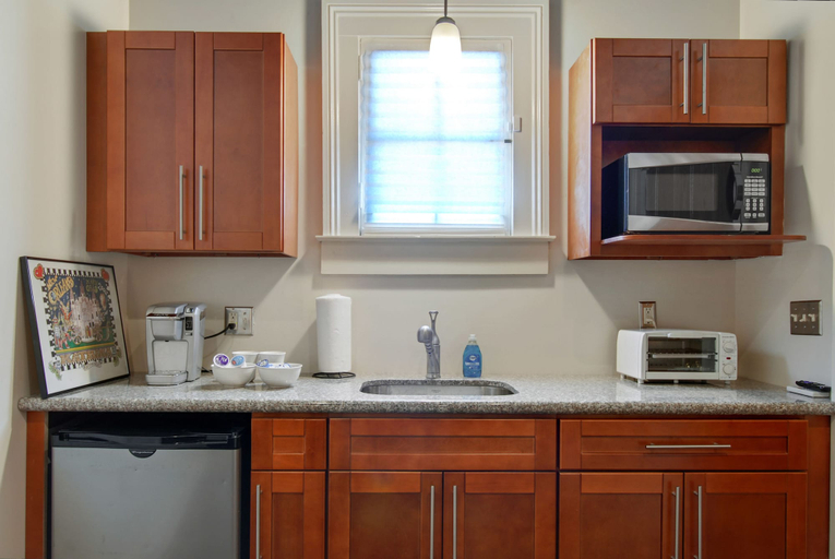 Others 4, 2038 Iberville Studio Rear 2BD, Orleans