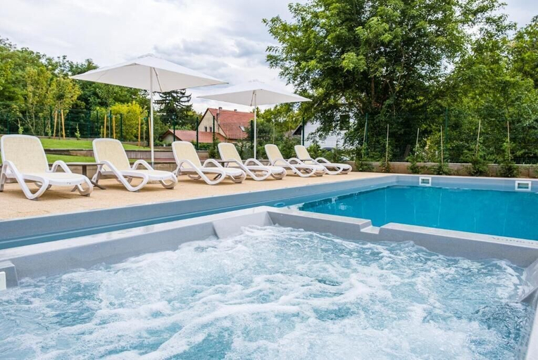 Sport & Beauty 2, Kistücsök Food & Room, Balatonföldvári