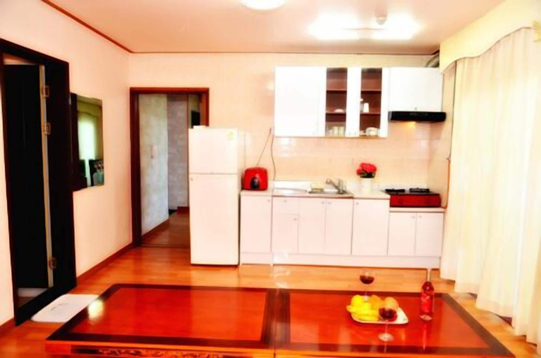 Others 5, Living Stone Pension, Seogwipo
