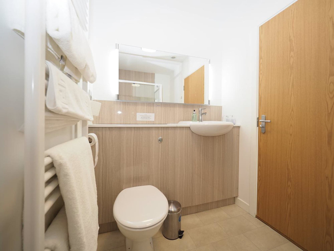 Bathroom 4, Park Hotel, Highland