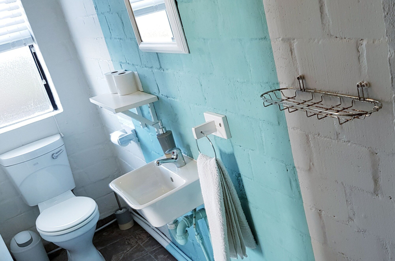 Bathroom 4, West Coast Seaside Getaway, West Coast