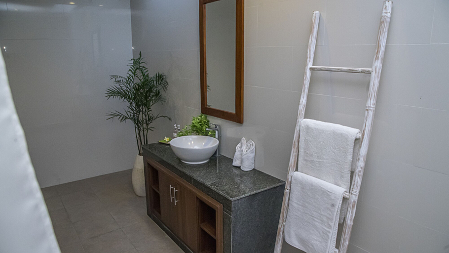 Bathroom 3, Villa Safeer Bali, Badung