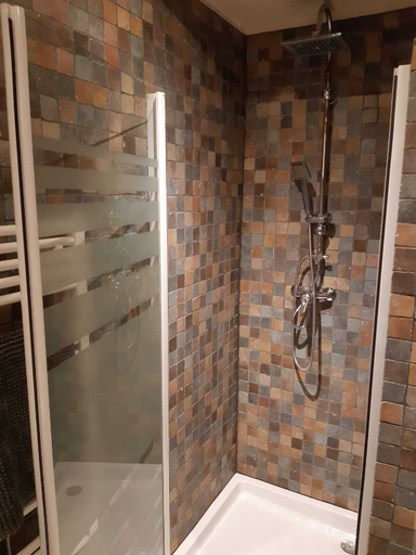 Bathroom 5, Le Vieux Platane, Vaucluse