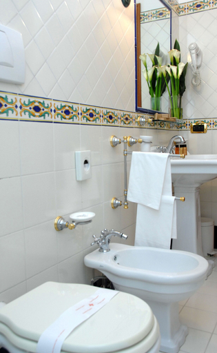 Bathroom 4, Hotel Antica Repubblica, Salerno