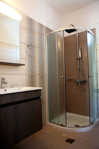 Bathroom 5, Kappatos Apartments, Ionian Islands
