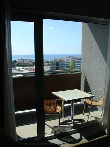 Exterior & Views 27