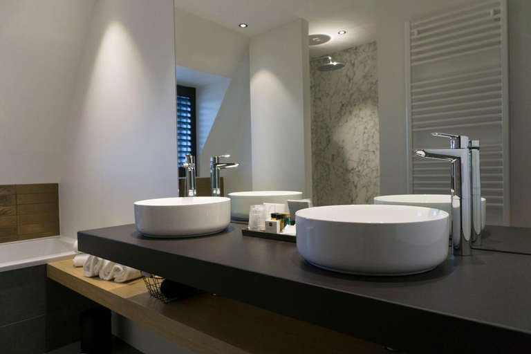 Bathroom 4, Hotel Central Restaurant Sistermans, Roosendaal