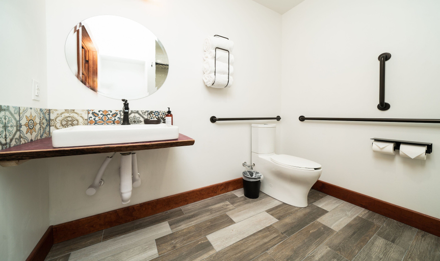 Bathroom 5, The Horton Hotel and Rooftop Lounge, Watauga