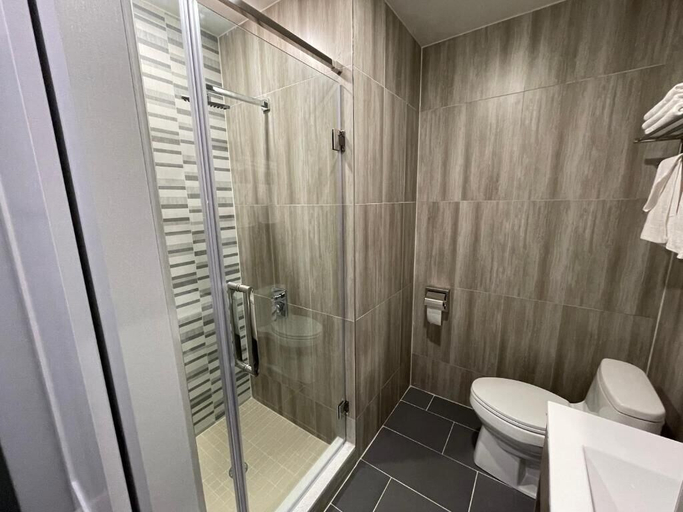 Bathroom 4, King Hotel Brooklyn Sunset Park, New York