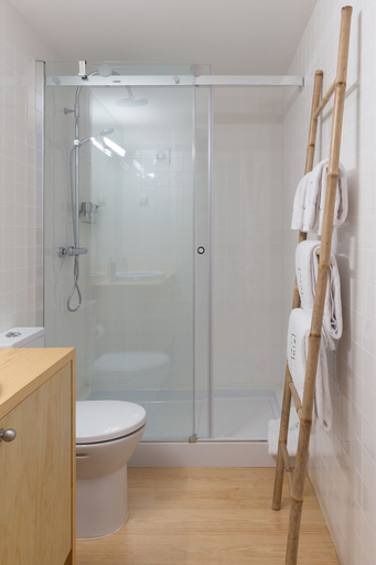 Bathroom 4, B28 Apartments, Porto