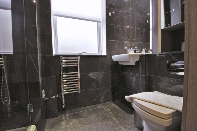 Bathroom 4, Red Lion Court by Servprop, London