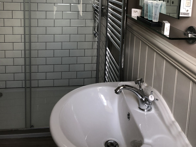 Bathroom 3, The Cornubia Inn, Cornwall