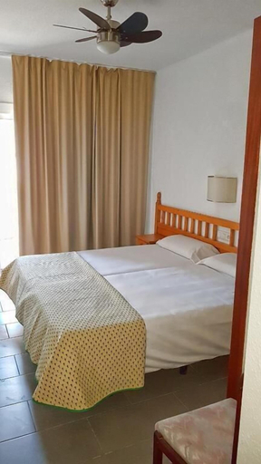 Bedroom 2, Hostal Isabel, Girona