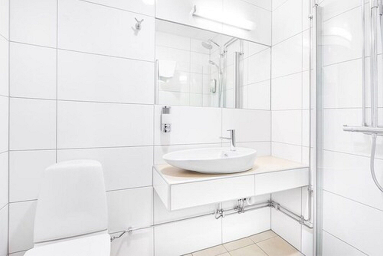 Bathroom 5, Ronneby Cityhotell, Ronneby