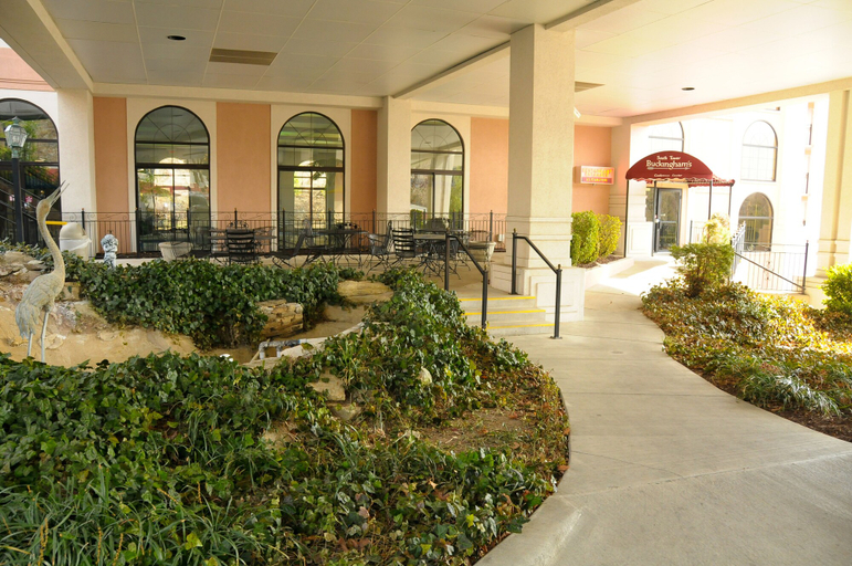 Exterior & Views 2, Clarion Inn Branson, Taney