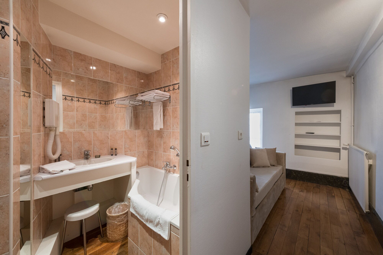 Bathroom 5, Hôtel des Tonneliers, Côte-d'Or