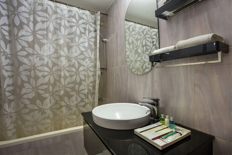 Bathroom 4, Highgarden, Dhaka