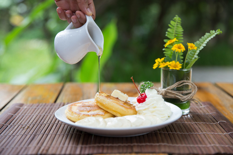 Food & Drinks 9