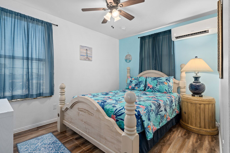 Bedroom 2, Harbor House Manor, Aransas