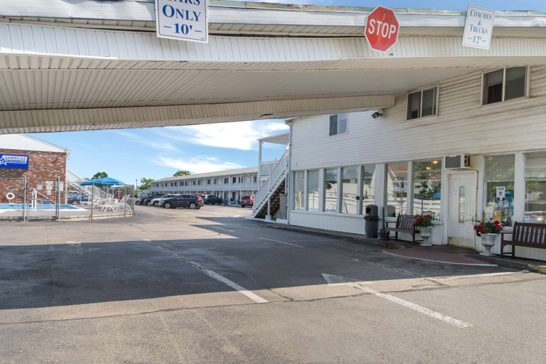 Exterior & Views 2, Americas Best Value Inn & Suites Hyannis Cape Cod, Barnstable