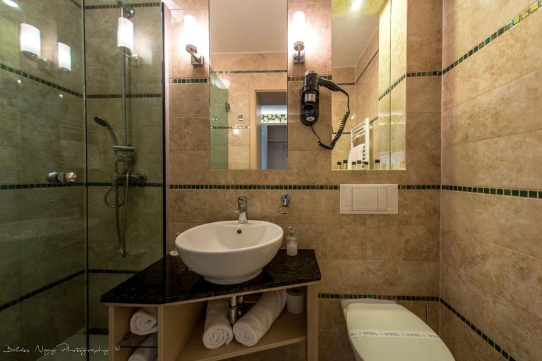 Bathroom 5, Hotel Aurum Family, Hajdúszoboszló