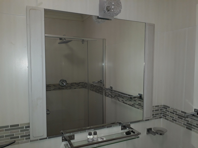 Bathroom 4, Cyrildene Lodge, City of Johannesburg