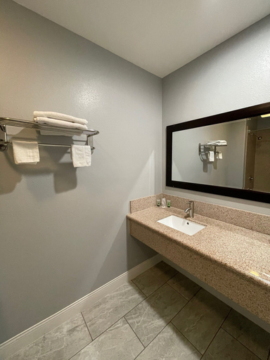 Bathroom 3, 3rd Avenue Inn, Orange