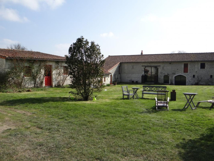 Exterior & Views 2, Le Manoir des Roches, Vienne