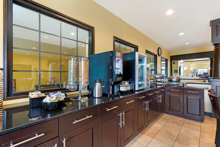 Food & Drinks 5, Best Western Plus DFW Airport Suites, Irving