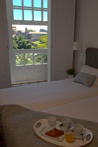 Bedroom 3, Pensión O Xardin de Julia, A Coruña
