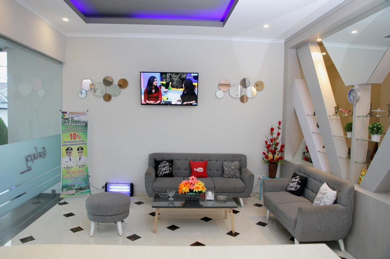 Public Area 2, OYO 1100 Galaxy Guesthouse, Palu