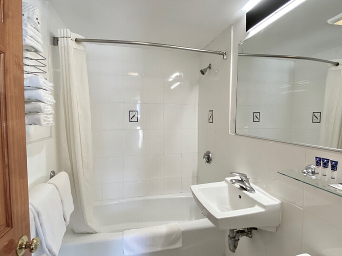 Bathroom 5, Americas Best Value Inn & Suites Hyannis Cape Cod, Barnstable
