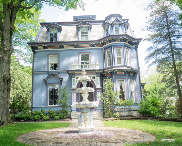Exterior & Views