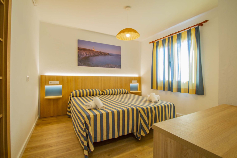 Bedroom 2, Apartamentos Sol Y Mar Menorca, Baleares