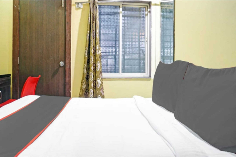 Bedroom 3, Hotel Carnival, Pune