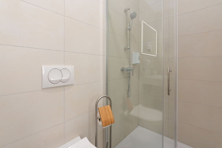 Bathroom 4, Polesana Rooms, Pula