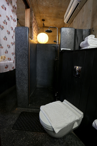 Bathroom 4, Mo Rooms, Muang Chiang Mai