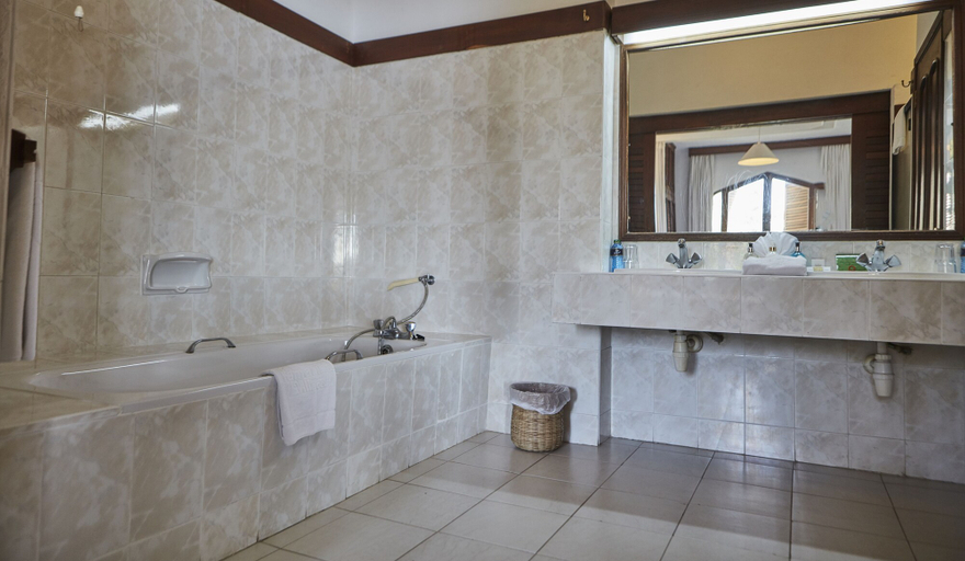 Bathroom 4, Tamarind Village Apartments, Nyali