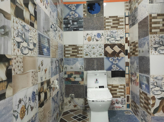 Bathroom 3, Homecation Manas Rabbit Homestay, Baksa