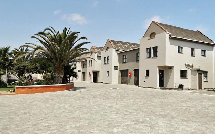 Exterior & Views