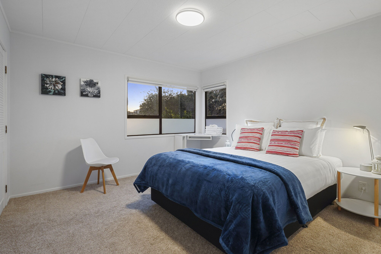 Bedroom 5, Spacious Family Home - Backyard-Mt-Views, Waitakere