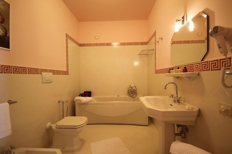 Bathroom 3, Palace Hotel Una Nuova Strada, Catanzaro