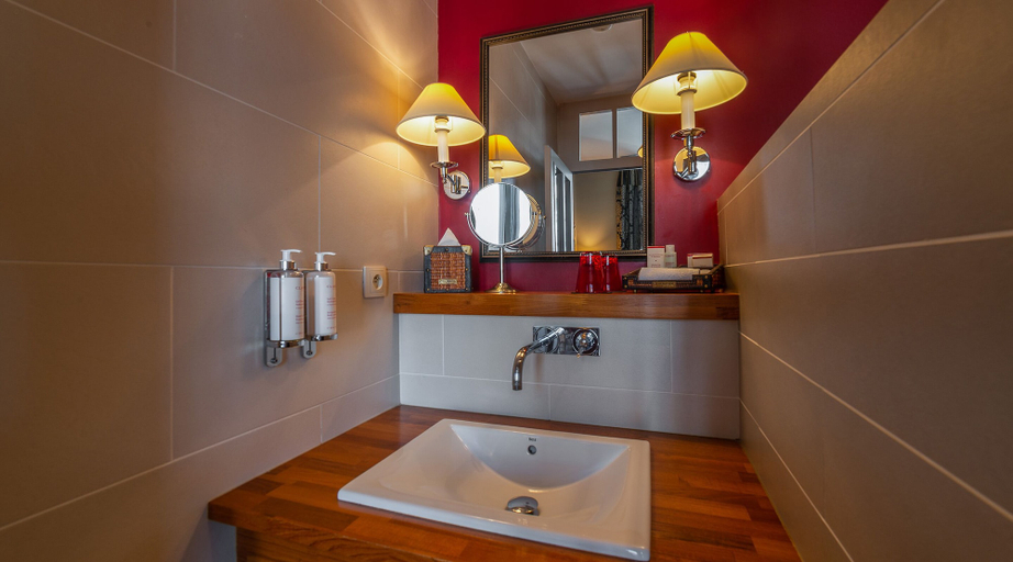 Bathroom 5, Royal Emeraude Hotel Dinard - MGallery Collection, Ille-et-Vilaine