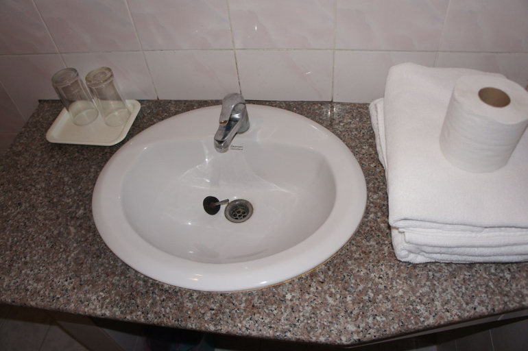 Bathroom 3, Sisavath Hotel, Vientiane