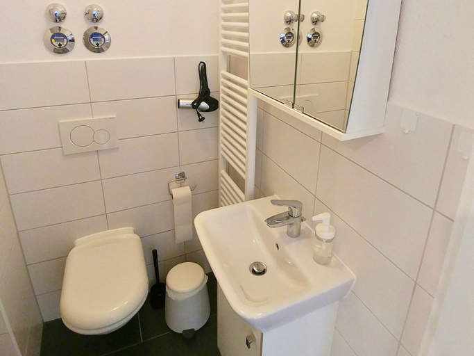 Bathroom 4, Apartmenthaus in der Arnoldstraße, Bochum