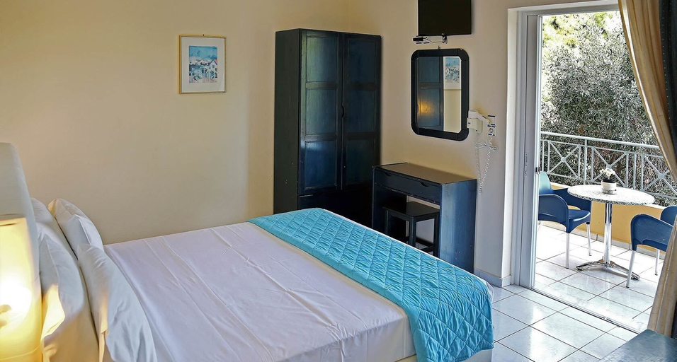 Bedroom 4, Peri's Hotel, Attica